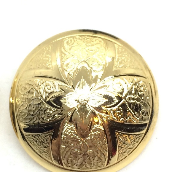 3/$30 VINTAGE 80S 90S LARGE DOMED CIRCLE EARRINGS ETCHED FLOWER GOLD TONE BUTTON - Picture 11 of 15